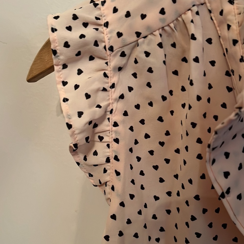 Loft blush pink popover blouse with black hearts and ruffle sleeves - Picture 4 of 4